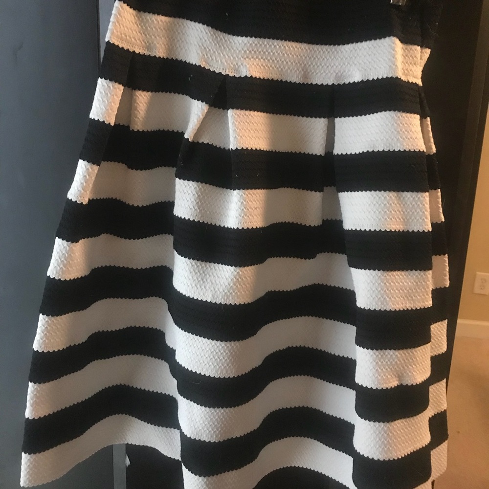 New without tags Black&white striped skirt